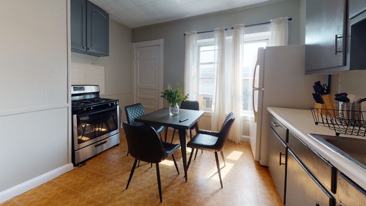 Photo - Private bedroom in 4 bed/2 bath Home