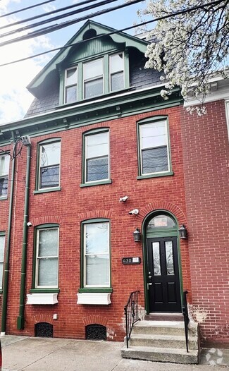 Building Photo - 430 E King St