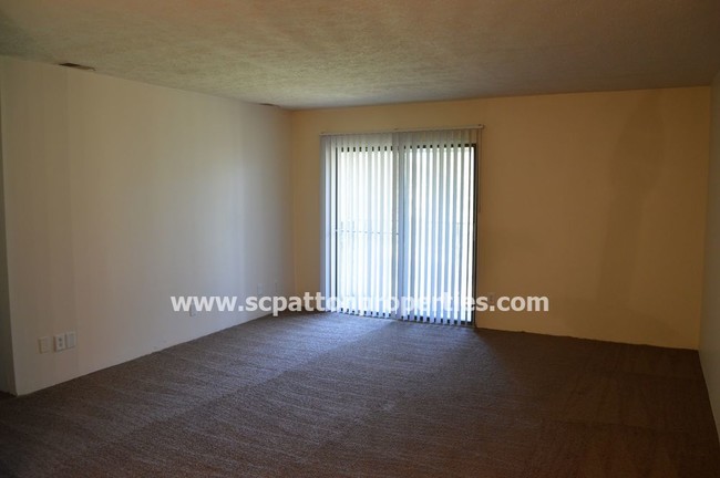 Foto del edificio - 611 Old Manor Rd
