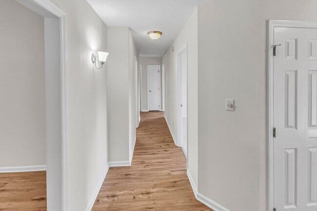 Building Photo - 209 Clearwater Ct