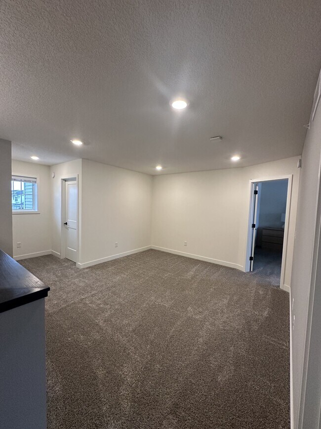 Foto del edificio - 2122 Ada Dr