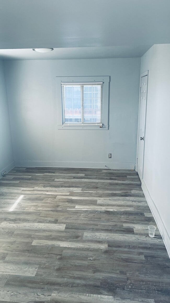 Building Photo - 5941 Rose Ave