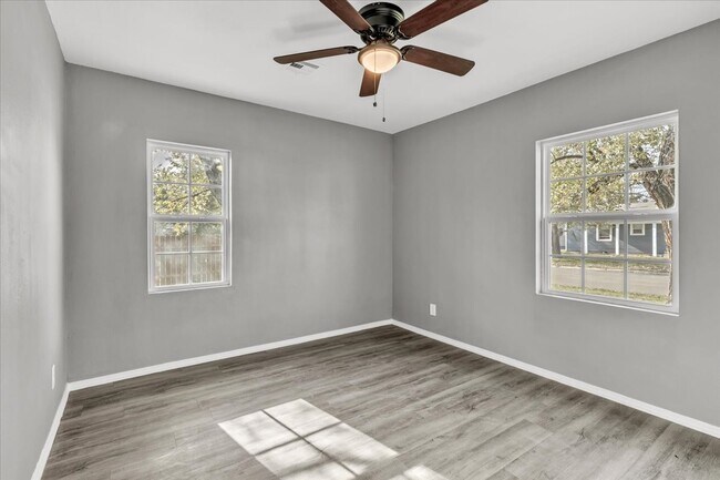 Foto del edificio - 800 Sandra Dr