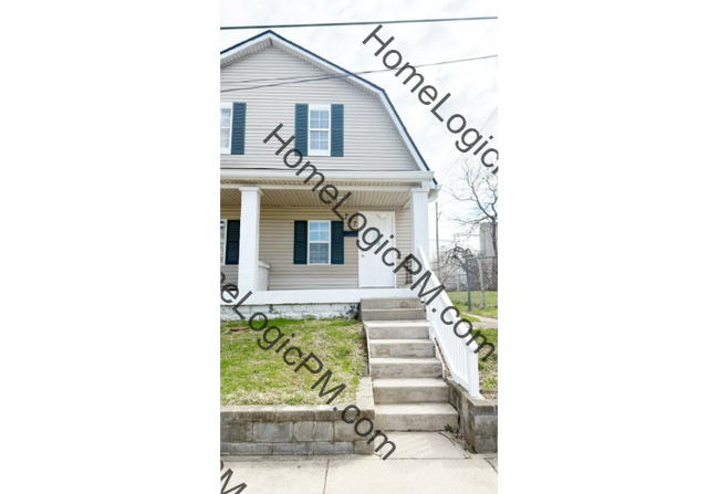 CENTER TOWNSHIP 3 BEDROOM HALF DUPLEX AVAILABLE NOW! - CENTER TOWNSHIP 3 BEDROOM HALF DUPLEX AVAILABLE NOW! Apartment