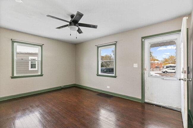 Building Photo - 1105 Woodlawn Cir