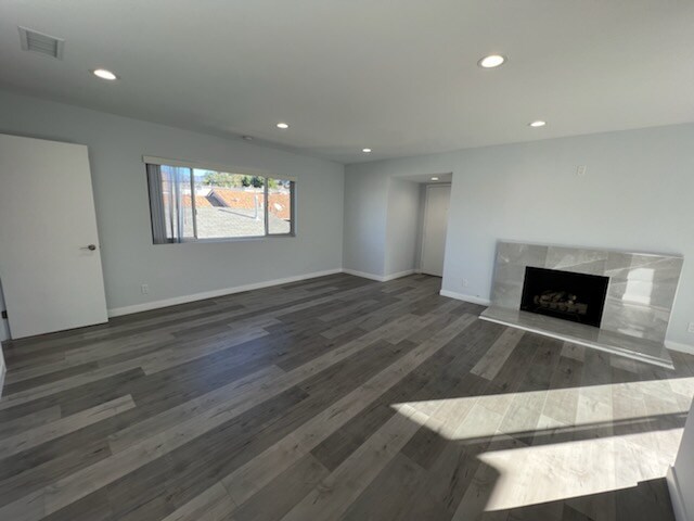 Foto del edificio - 10214 McClemont Ave