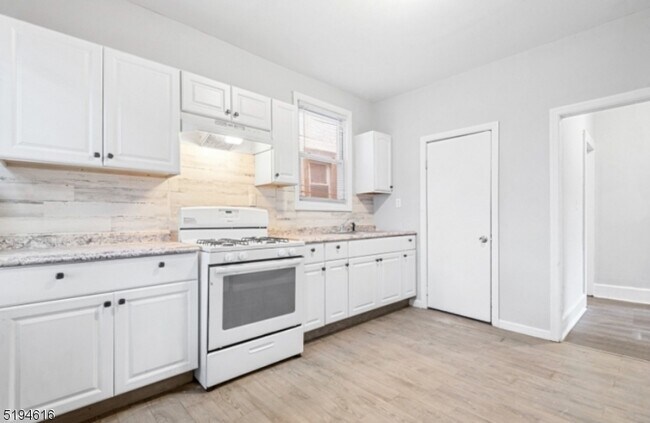 Building Photo - 137 Renner Ave