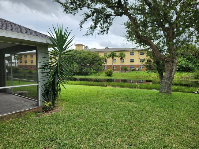 Building Photo - Town Lakes Community Beautiful 3BR/2BA Hou...