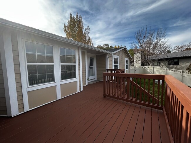 Building Photo - 160 Sioux Cir