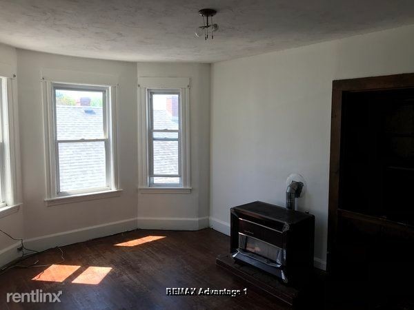 Building Photo - 3 br, 1 bath Apartment - 13 Groton Pl