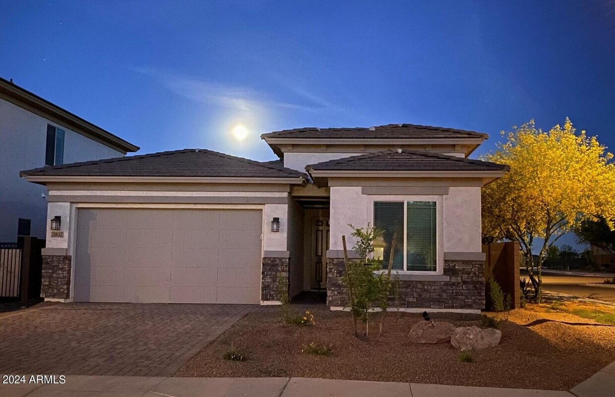 Primary Photo - 21832 N 32nd Pl