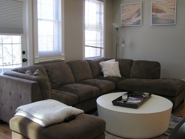 Foto del edificio - 2742 N Bosworth Ave