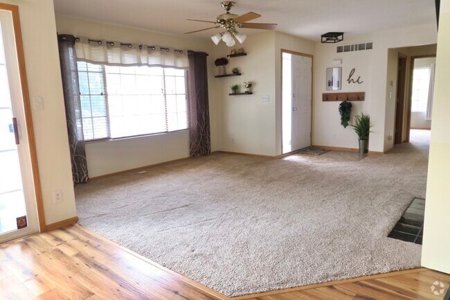 Building Photo - 9817 Suncrest Ln