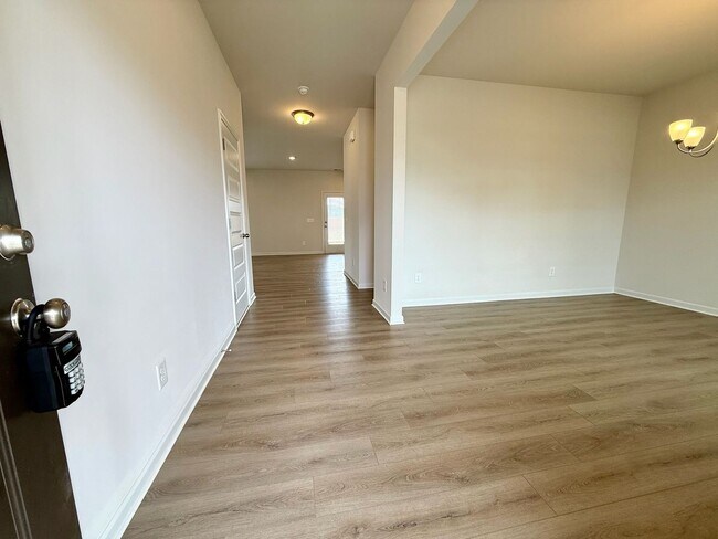 Foto del edificio - Beautiful New Home in Sought After Neighbo...