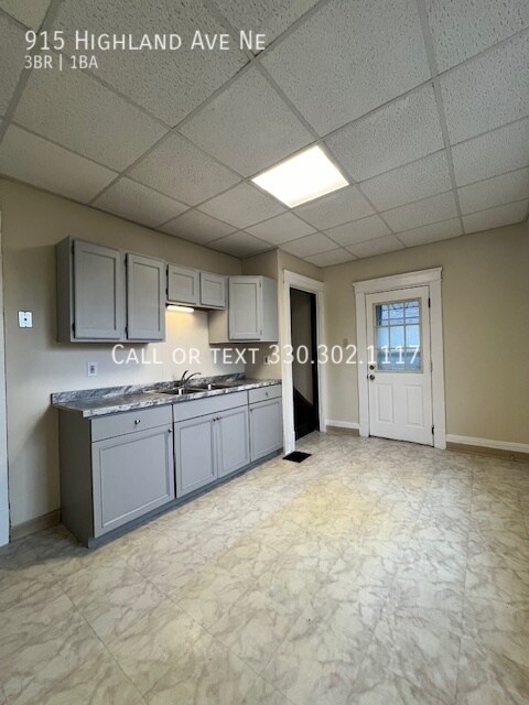 Building Photo - Three bedroom side by side duplex for rent...
