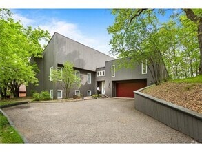 Building Photo - 2925 Minnehaha Curve