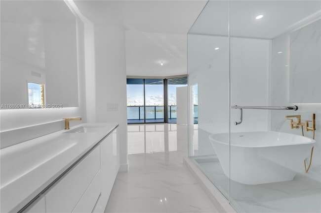 Building Photo - 700 NE 24th St