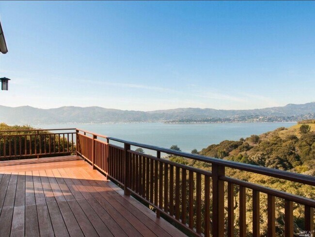 Building Photo - 6 Rolling Hills Rd