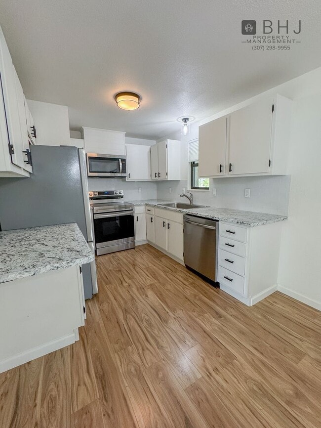 Foto del edificio - Dog Friendly 2 bed/ 1 bath HOUSE for Rent!
