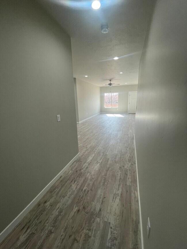 Foto del edificio - Great location and Brand New Twinhome.