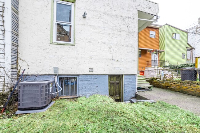 Building Photo - AVAILABLE IN APRIL! AMAZING, BRAND NEW 3 B...