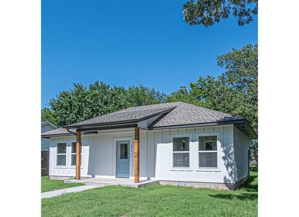 Primary Photo - 208 E Oklahoma Ave