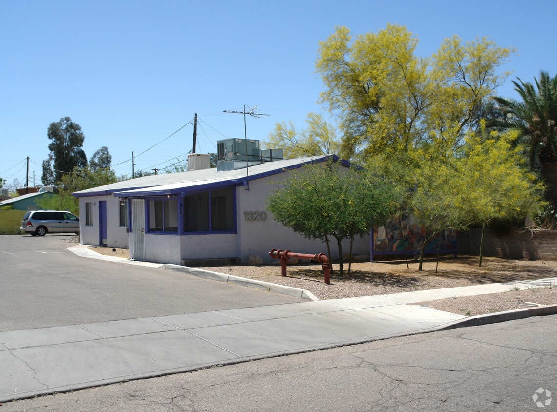 Building Photo - 1320 E Blacklidge Dr