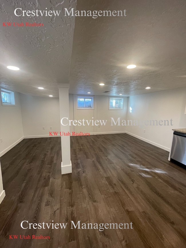 Building Photo - Martin Triplex