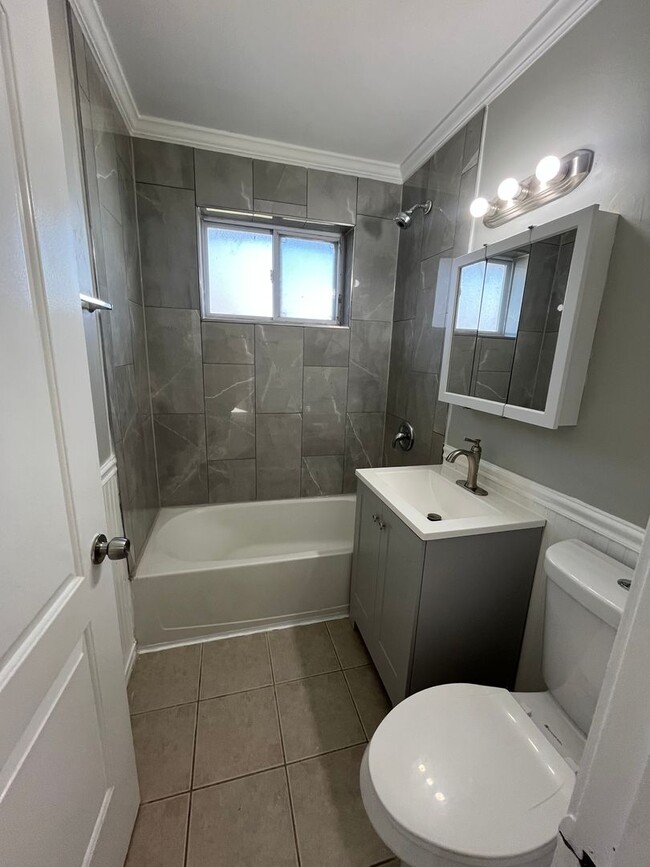 Building Photo - 2 Bedroom Ranch Home now available in Lans...
