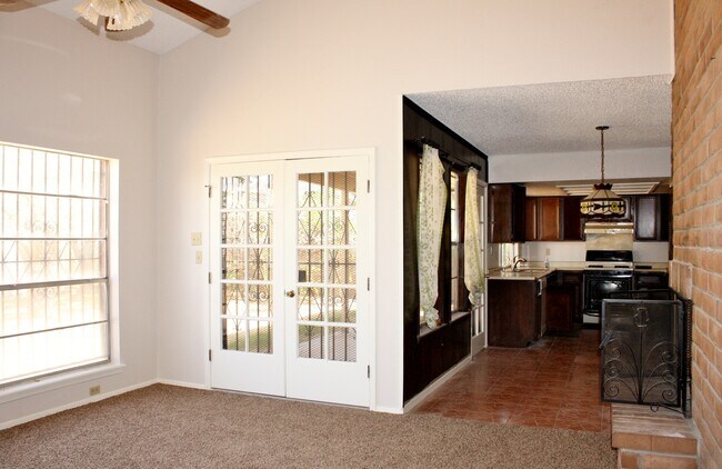 Building Photo - Beautiful Westside Home