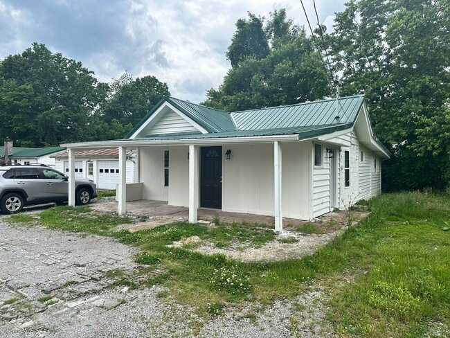 Building Photo - Spacious 3-Bedroom, 1-Bath Home with Newly...