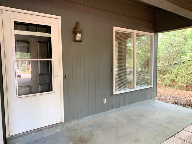 Foto del edificio - 3bed/2bath residential house available soon!