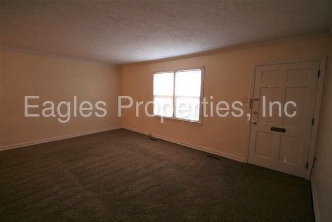 Building Photo - 610 Park Ave