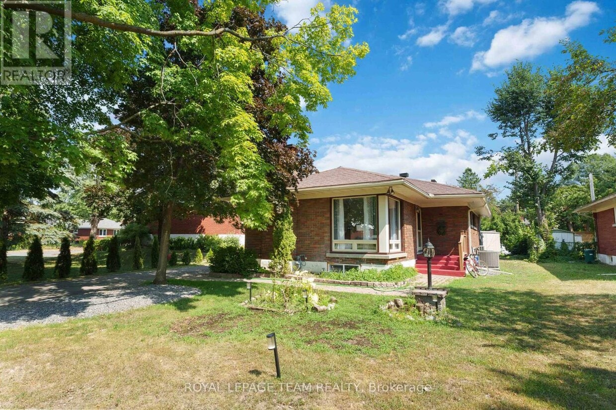 Primary Photo - 1587 Devon St