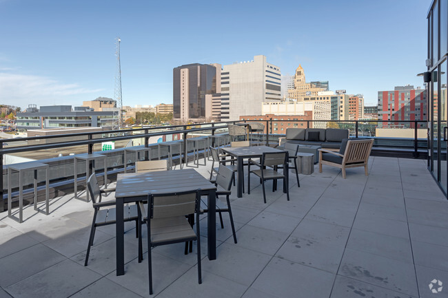 Rooftop Terrace - Maven on Broadway