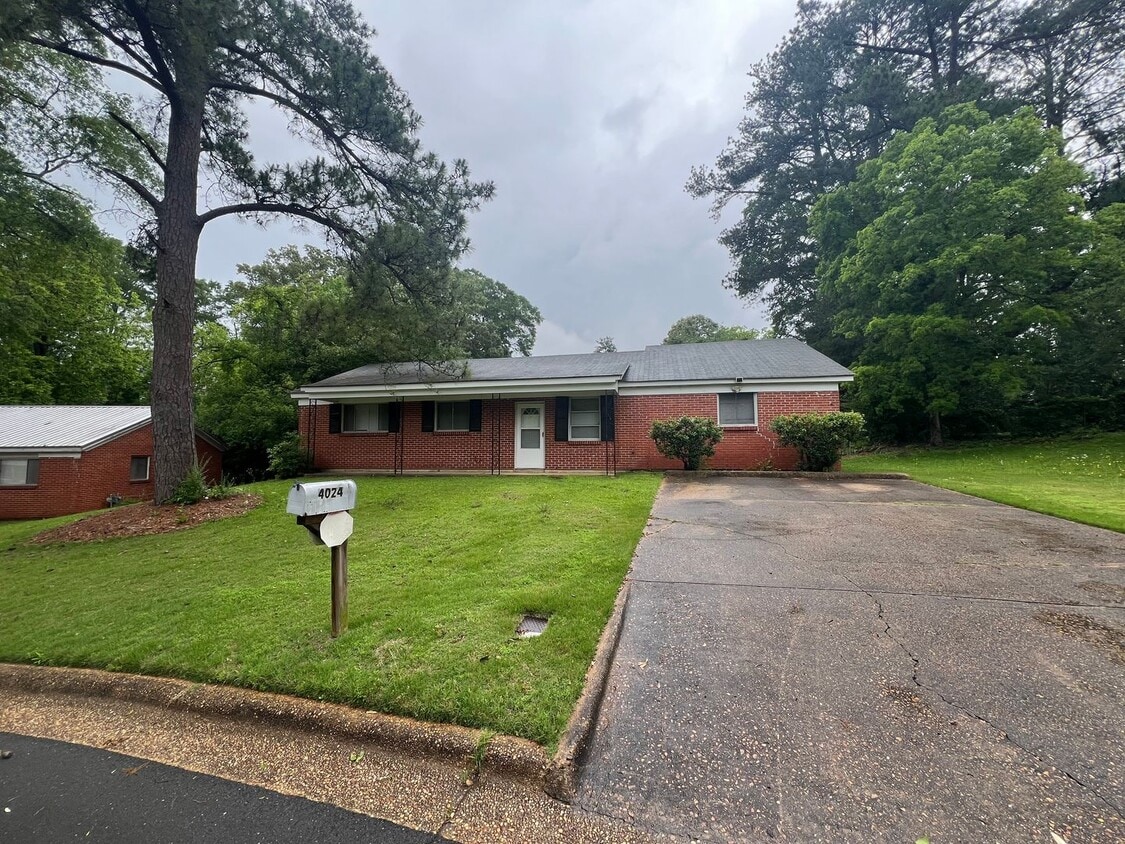 4 bedroom 2 bathroom single family home - 4 bedroom  2 bathroom single family home