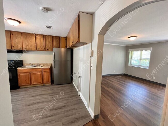 Foto del edificio - 5601 Belaire Dr