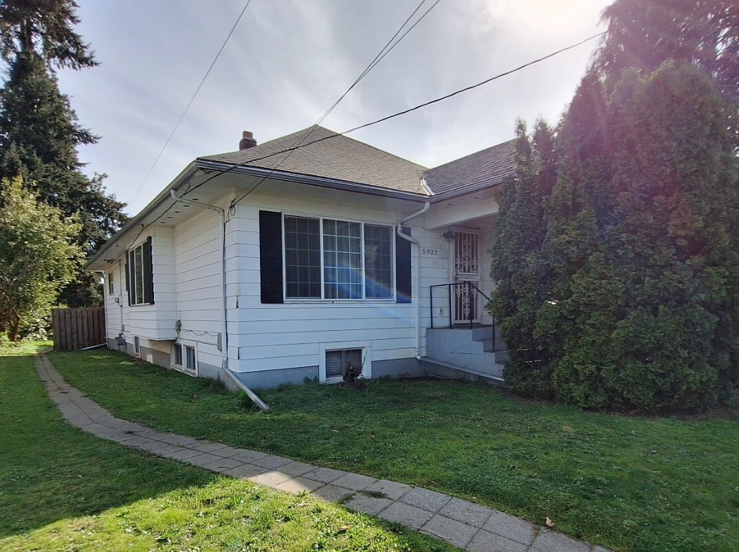 Front - 5922 SE Holgate Blvd