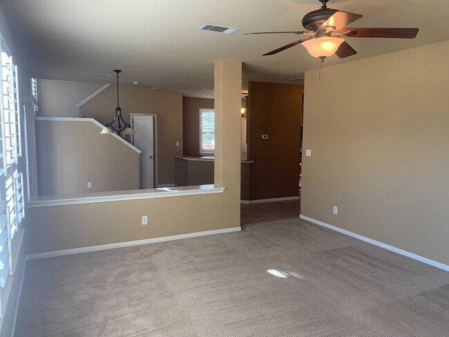 Foto del edificio - *COMING SOON* Gorgeous Four Bedroom home w/ Community POOL!!