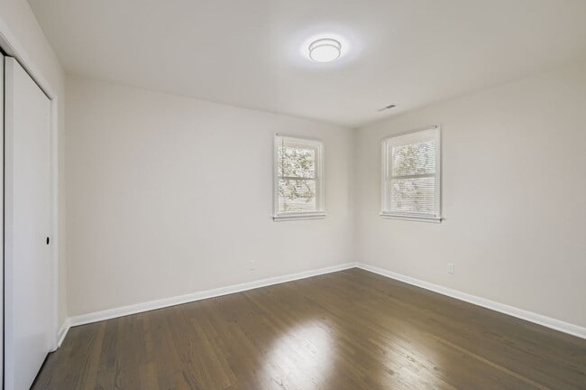 Foto del edificio - 24430-24438 W Eames St