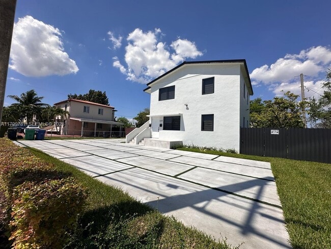 Building Photo - 6201 SW 22nd St