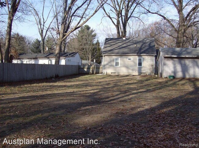 Building Photo - 4 br, 2 bath House - 20961 Mada Ave.