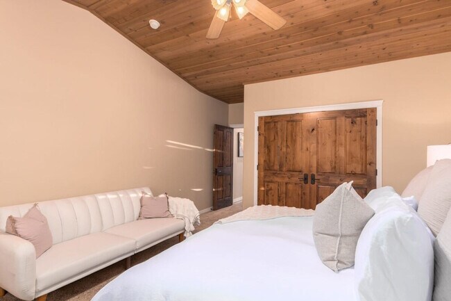 Foto del edificio - 1018 N Amberwood St