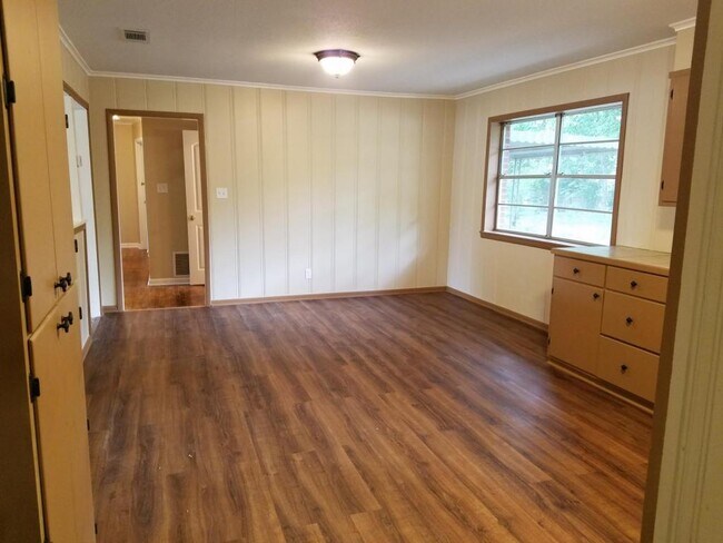 Foto del edificio - 2307 Pine Tree Rd