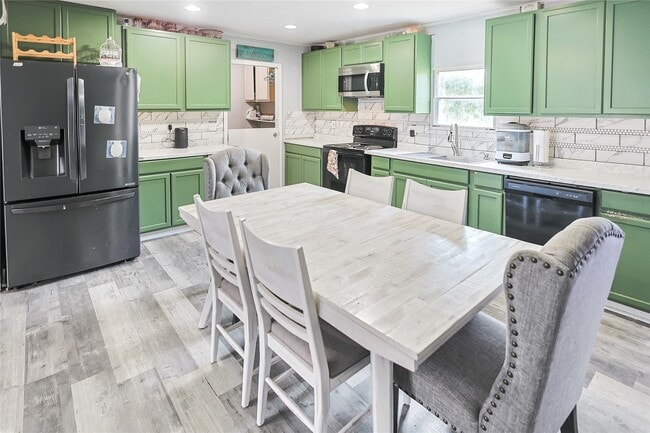 Building Photo - 11105-32nd 1/2 32nd 1/2 St