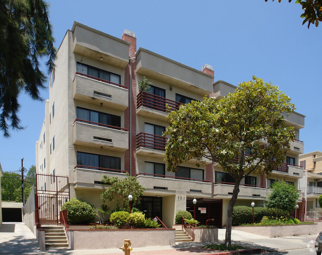 121 S Swall Drive - 121 S Swall Dr