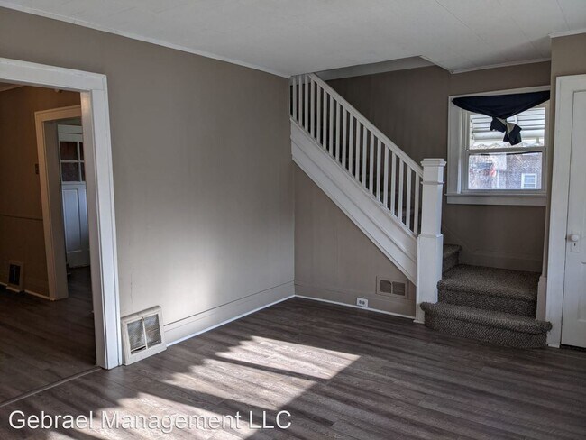 Building Photo - 303 E Kearsley St