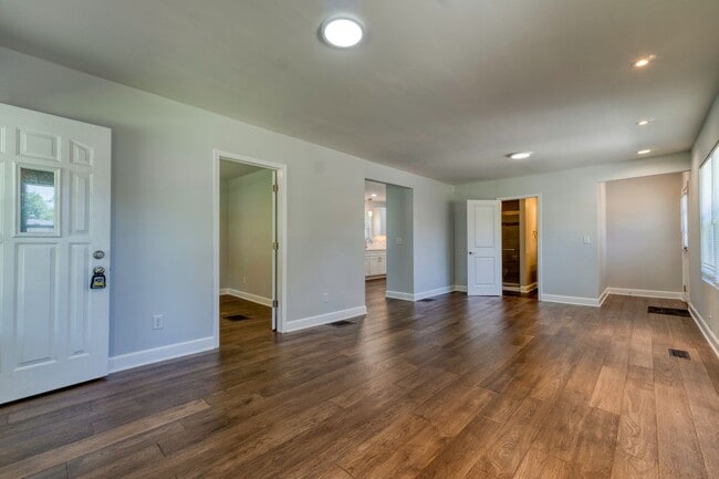 Building Photo - 8241 Riley St