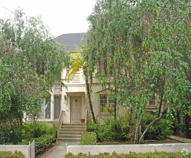 Building Photo - 451 N Oakhurst Dr