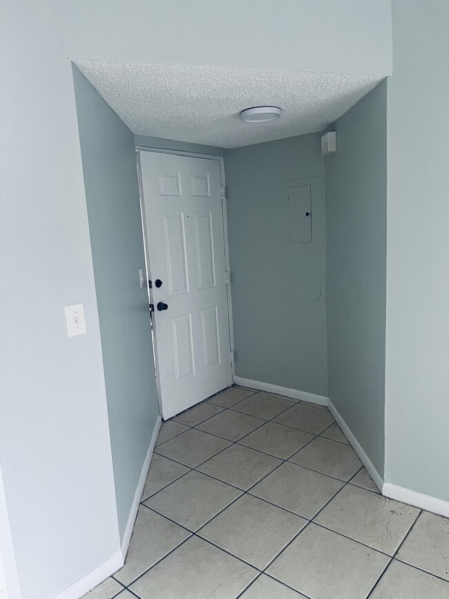 Building Photo - 1564 SE Royal Green Cir